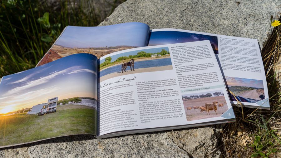 aufgeschlagene Bücher Roadtrip Portugal